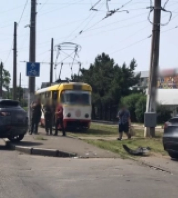 В Одесі не поділили дорогу дві автівки, є постраждалі