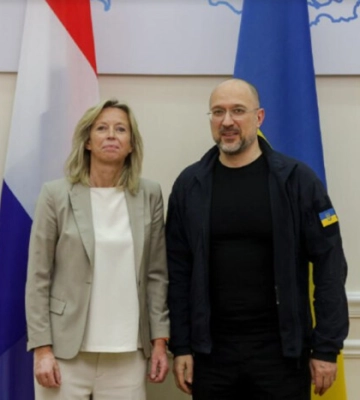 До Києва прибула глава Міноборони Нідерландів