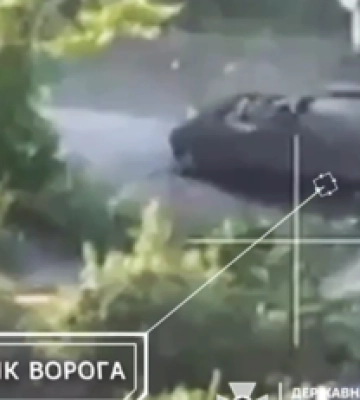 У Вовчанську спалили вщент техніку росіян: ефектне відео