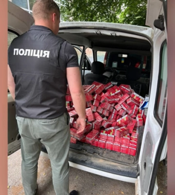 До 40 тисяч пачок на добу: на Київщині викрили підпільне виробництво сигарет