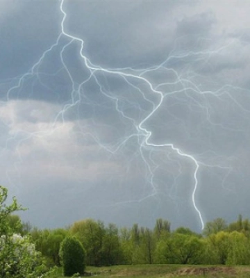 В Україні завтра переважно дощі з грозами, вдень до +34°
