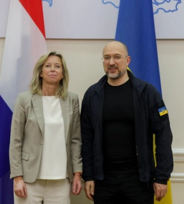 До Києва прибула глава Міноборони Нідерландів