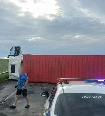 На Уманщині обмежили рух автодорогою міжнародного значення через ДТП (ФОТО)
