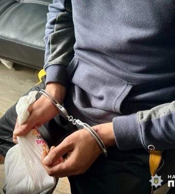 Засуджено одесита, який серед дня відібрав гроші та документи у незнайомця
