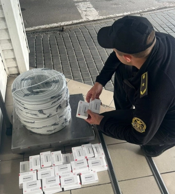 Волинянин намагався ввезти в Україну модемів та електрокабелю на 300 тисяч