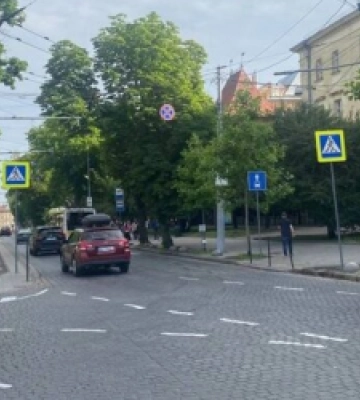 На одному з перехресть у центрі Львова змінили організацію дорожнього руху