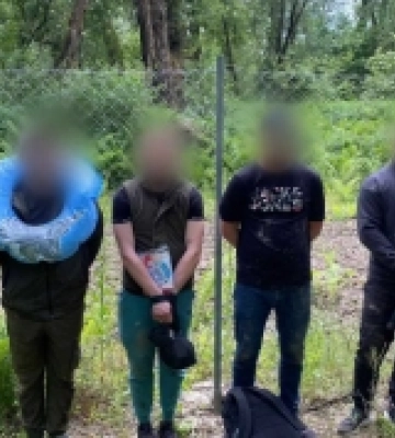 З дитячими кругами хотіли перепливти Тису: на Закарпатті затримали 4-х чоловіків, які намагались потрапити до Румунії