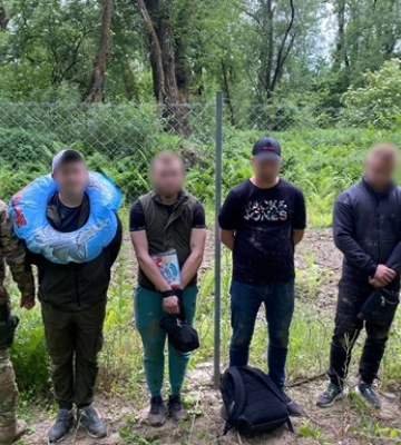 ДБР викрило чергові канали переправлення чоловіків за кордон на Буковині та Закарпатті