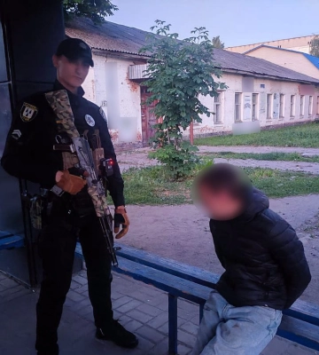 У Сумах патрульні затримали магазинного крадія-невдаху