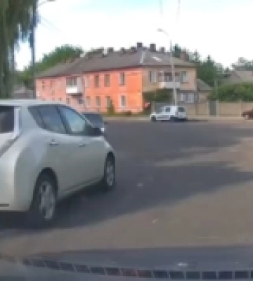 Притягнули до відповідальності водія, який ледве не збив дитину у Рівному