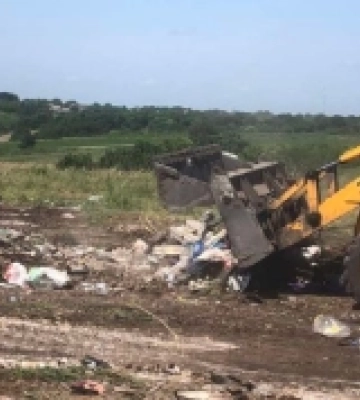 За межами села на Кіровоградщині облаштували сміттєзвалище