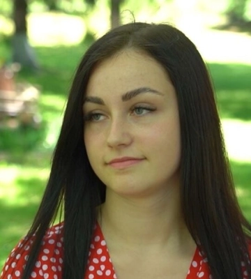 "Чувствую себя намного лучше". 17-летняя раненая девушка из Чернигова прошла курс реабилитации от Фонда Рината Ахметова