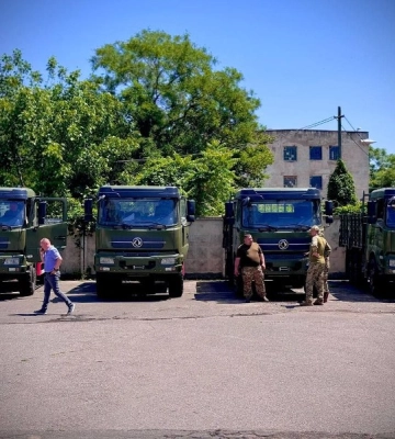 Одеські бригади тероборони отримали автомобілі