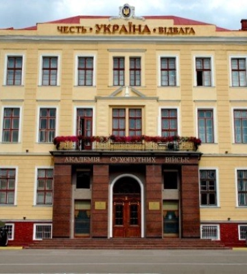 Бив та принижував курсантів: ДБР повідомило про підозру викладачу Академії сухопутних військ у Львові
