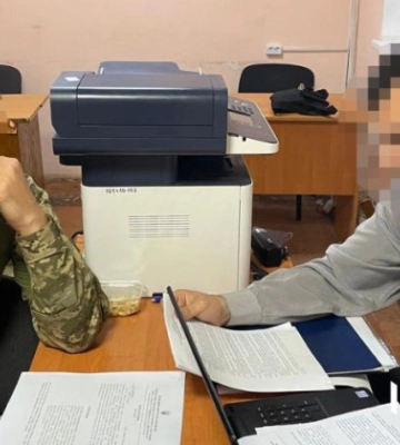 Бив прикладом зброї та змушував їсти цигарки: викладач академії Сагайдачного рік знущався над курсантами