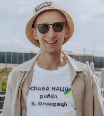 Відомий ведучий зізнався, як виїжджає за кордон під час війни