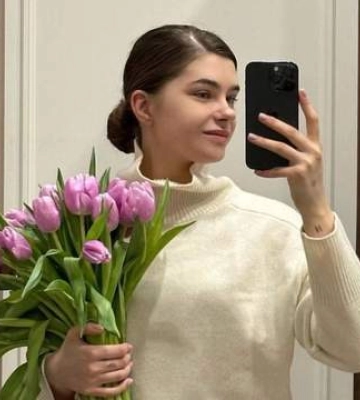 Среди белого дня: 23-летняя жена Владимира Остапчука потеряла сознание