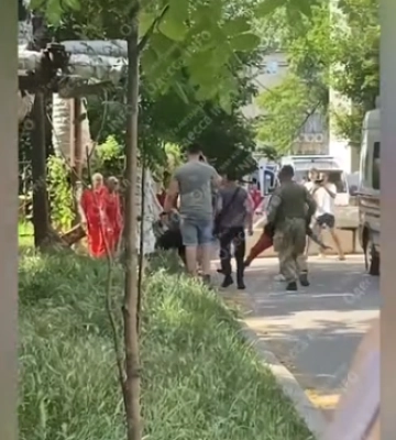 ТЦК в Одесі зачинило бригаду медиків, що прибула на виклик, відео