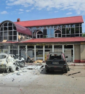 На Херсонщині армія РФ вдарила з безпілотника по автівці правоохоронців