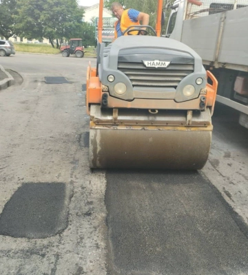 Через сильну зливу ДСНС відкачувала воду з підвалів у Рівному та по селах