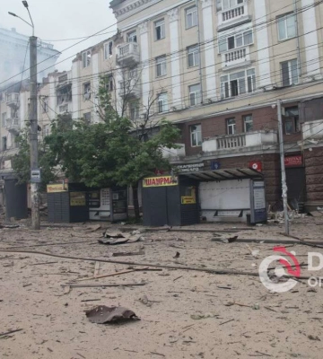 Дніпро продовжує ремонтувати будинки на пл. Вокзальній, які постраждали від ракетних ударів 19 квітня