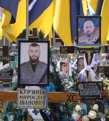 Якої шкоди нічна негода наробила у Рівному на кладовищі &quot;Нове&quot;? (ВІДЕО)