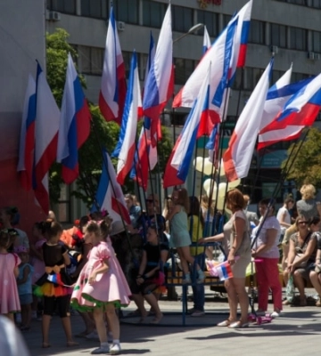 Война под музыку. Как в Крыму отмечают День России