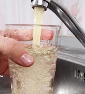 Через підвищення мутності води в дериваційному каналі річки Уж, частково зменшено подачу води в Ужгороді