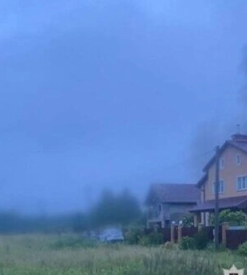 Ракетна атака на Київщину: через падіння уламків горить промисловий об’єкт та склад, поранено людину