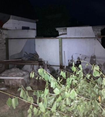 На Київщині внаслідок падіння уламків сталась пожежа пожежа на промисловому обʼєкті і складах, є постраждалий