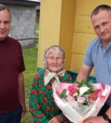 У селі на Волині з днем народження привітали довгожительку