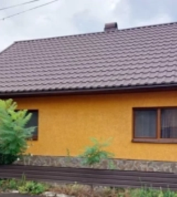 У Тячеві пропонують до продажу три будинки