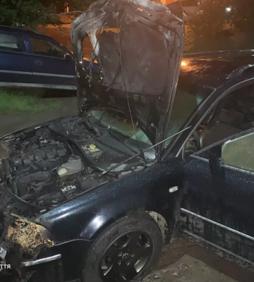 В Ужгороді вночі горів VW Passat (ФОТО)