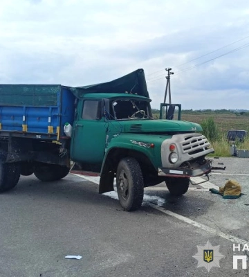 На Львівщині не роз’їхалися бус і вантажівка