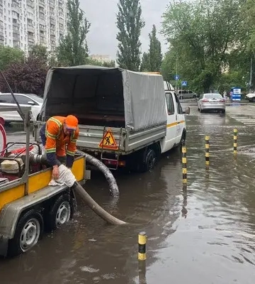 Злива спричинила до колапсів на дорогах Києва