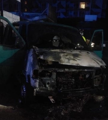 В Днепре неизвестные подожгли автомобиль ВСУ