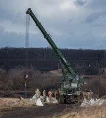 Кабмін забороняє громадам допомагати одна одній у будівництві укріплень