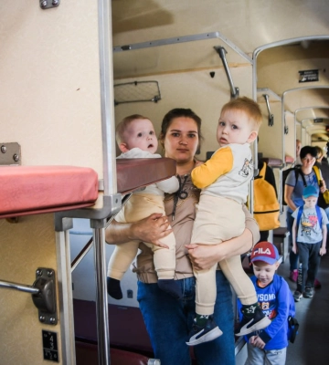 Переселенка, яка прибула на Рівненщину евакуаційним потягом, народила дівчинку