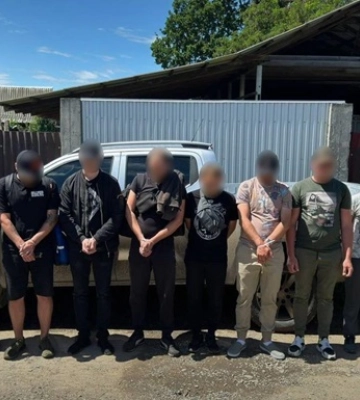 Пограничники помешали семи мужчинам на авто незаконно выехать в Румынию