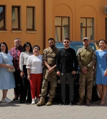 Заклади культури Мукачева передали авто для ЗСУ