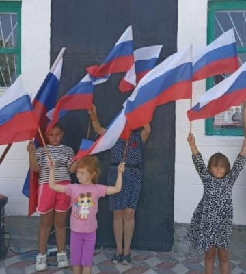 Корпоратив бухгалтерии отдыхает - рашисты сняли кринжовый ролик в Мелитополе (видео)