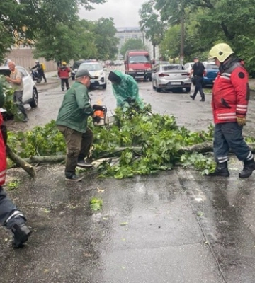 Злива в Києві триватиме до кінця доби, у кількох районах є значні підтоплення
