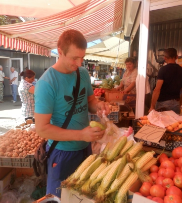 На Закарпатті вже продають свіжу кукурудзу. Які ціни