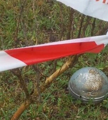 Фрагменти небезпечних касетних суббоєприпасів виявили на Київщині. ФОТОрепортаж