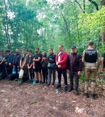 У лісі біля кордону затримали 13 чоловіків - ДПСУ
