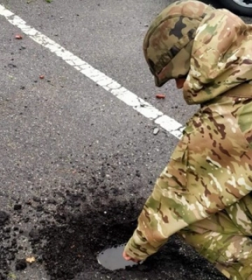 Фрагменти небезпечних касетних суббоєприпасів виявили на Київщині. ФОТОрепортаж