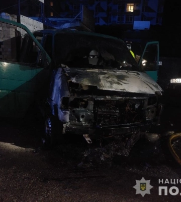 У Дніпрі невідомі підпалили автомобіль ЗСУ