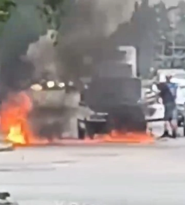 У Дніпрі невідомі підпалили автомобіль ЗСУ