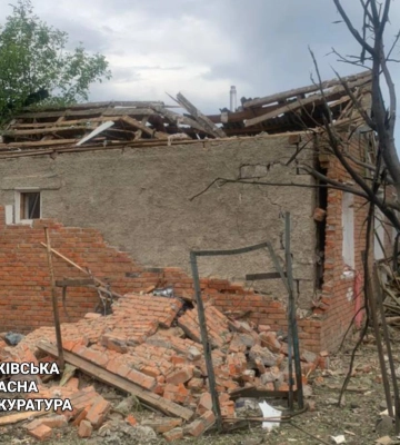 Внаслідок авіаудару по селищу на Харківщині постраждали троє людей
