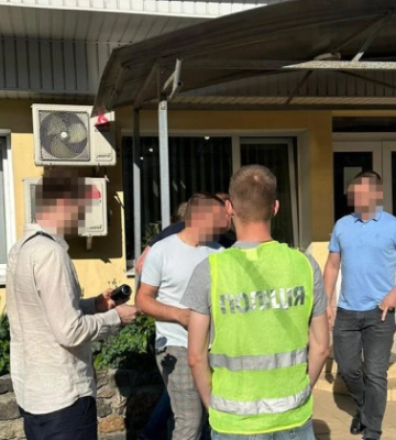 Переплата в майже в 1 млн гривень на ремонті доріг у Києві: підозру отримав директор КП